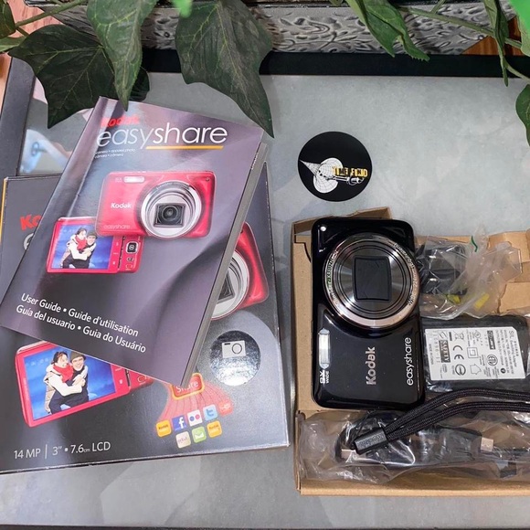 [SOLD] Kodak Easy Share M583 - Picture 2 of 7
